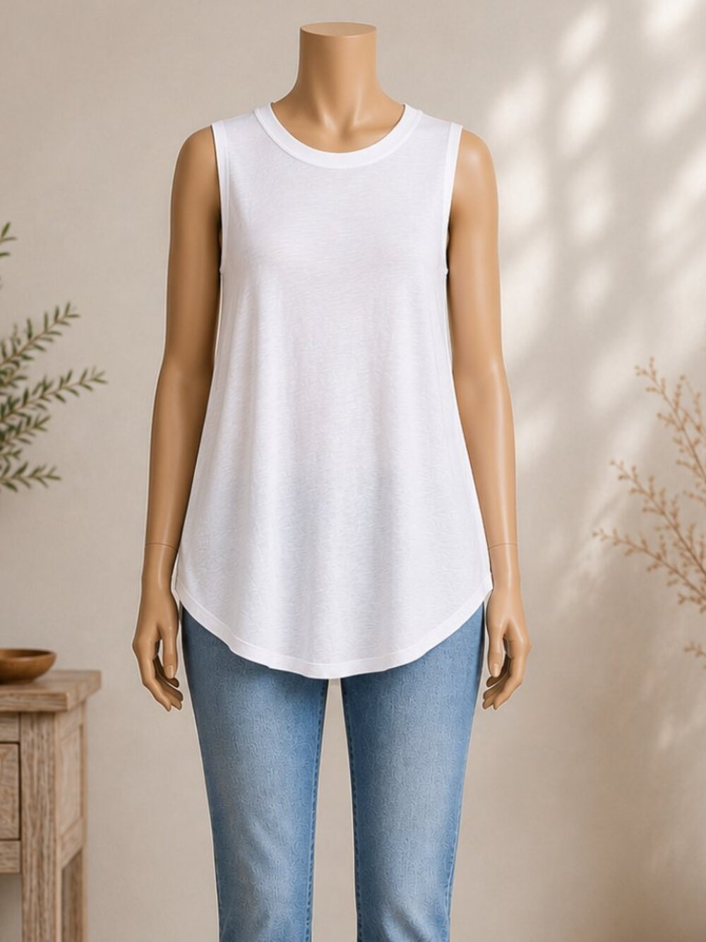 Lane Bryant White Sleeveless Curved Hem Top Size 14/16 Plus Size